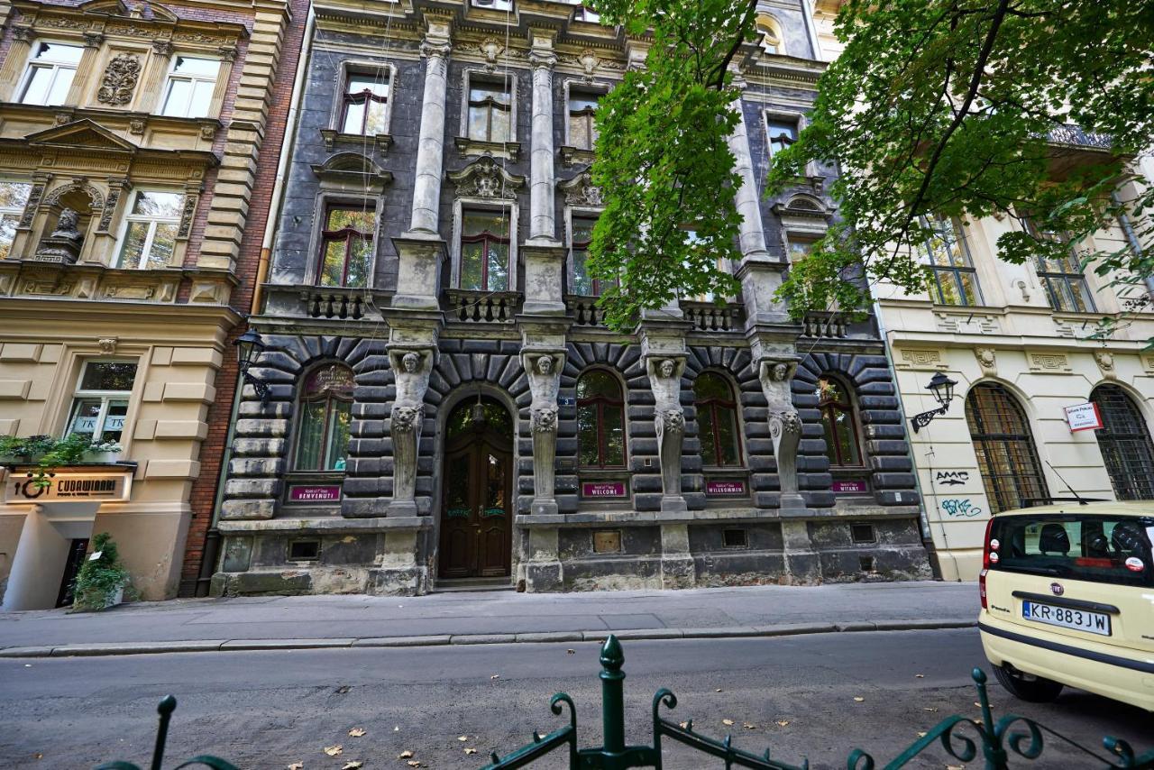 Pijarska 3 *